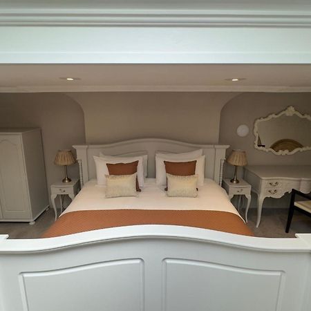 The Shrubbery Hotel, 일민스터 외부 사진