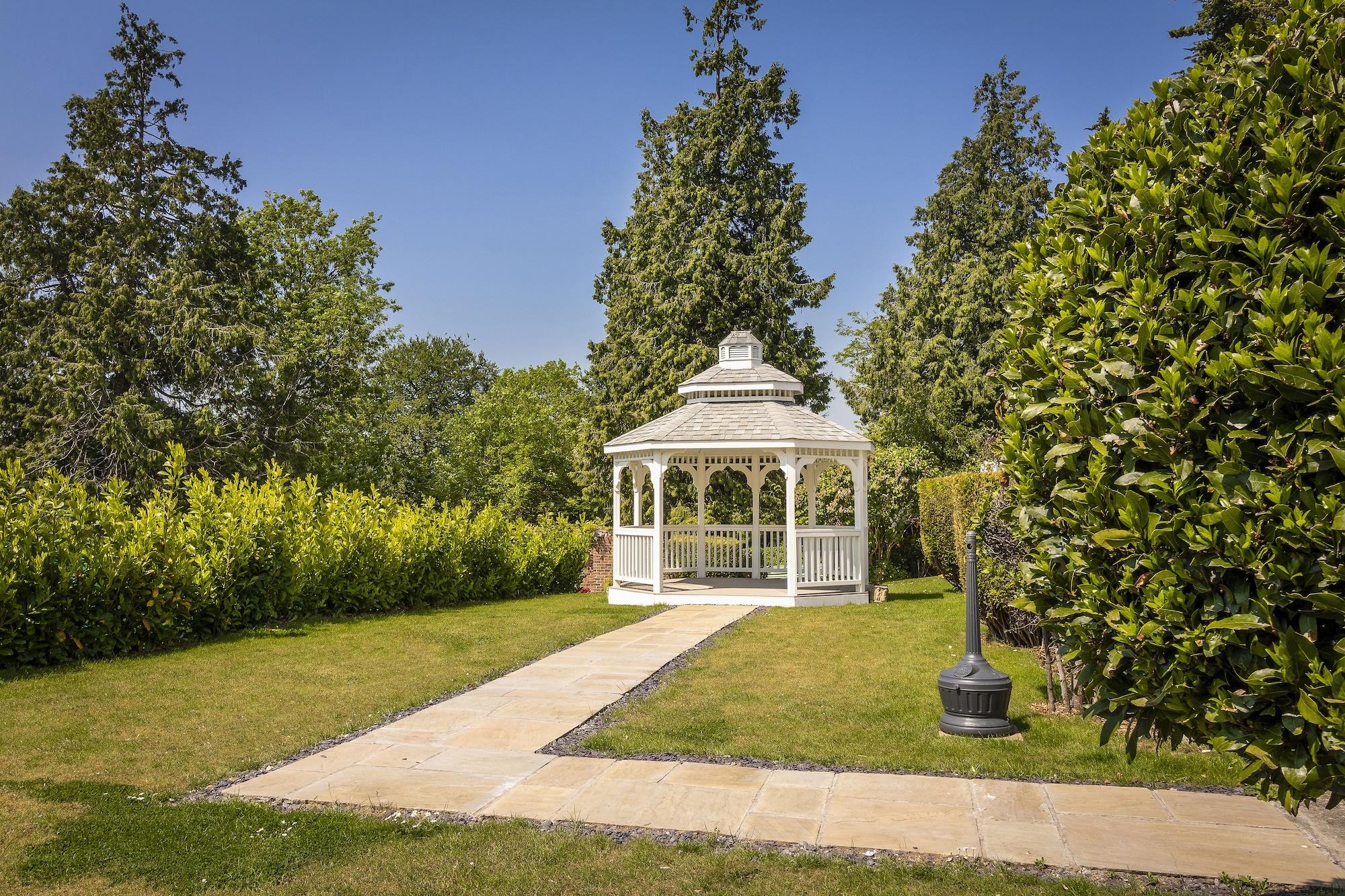 The Shrubbery Hotel, 일민스터 외부 사진